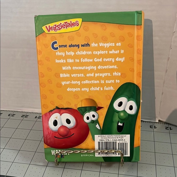 Green and Red VeggieTales Toys Collection - Picture 2 of 4